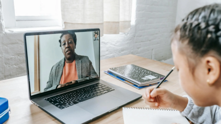 ead-garota-professora-ensino-a-distancia-2-848x477